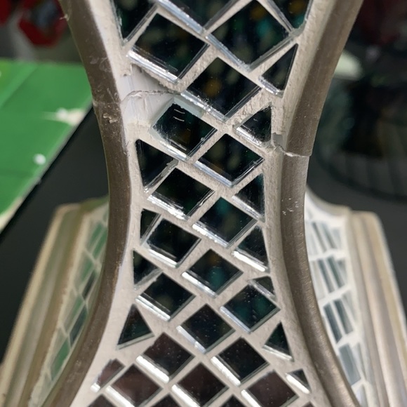 KAILEY 28-INCH H GLASS LATTICE LAMP - Picture 7 of 7